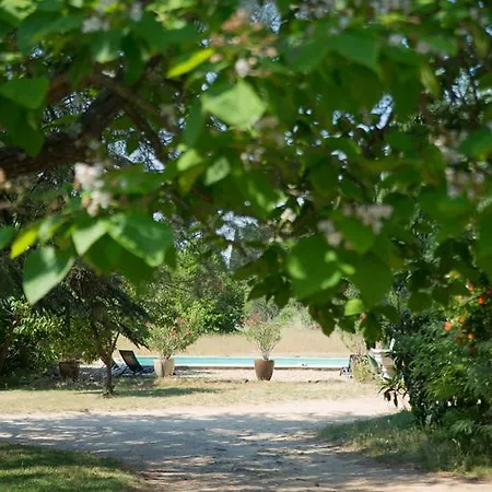 D'hotes Les Baumes Bed and Breakfast Saint-Quentin-la-Poterie