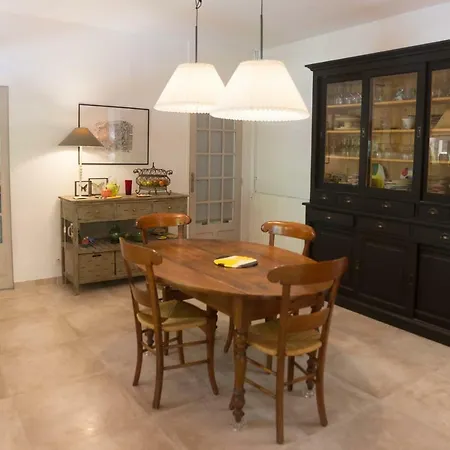 D'hotes Les Baumes Bed and Breakfast